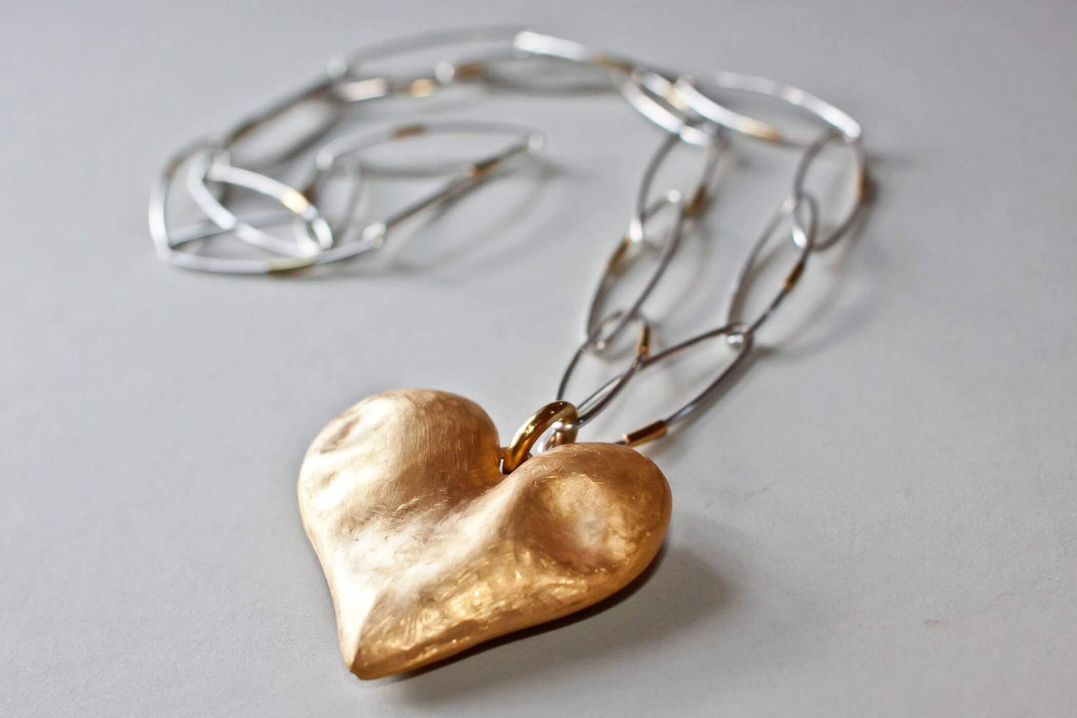 Wisior na łańcuchu "Serce" – srebro złocone