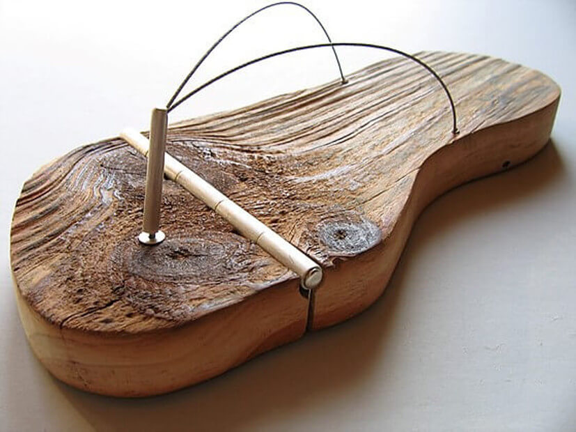 Drewniane sandały. Wykonane z drewna i srebra. Praca wystawowa z 2011 roku.